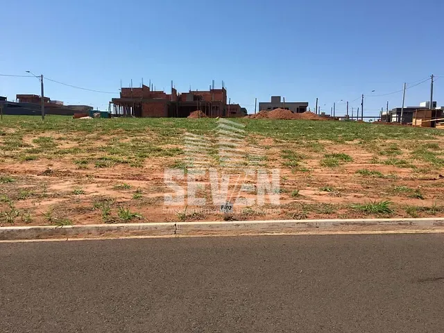 Terreno com 392m², à venda, no bairro Residencial Villa de León em Piratininga