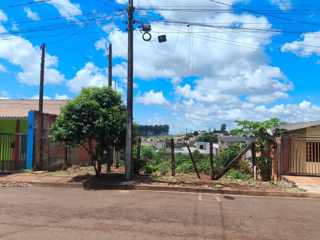 Terreno com 200m², à venda, no bairro Núcleo Habitacional Michel Soni em Apucarana