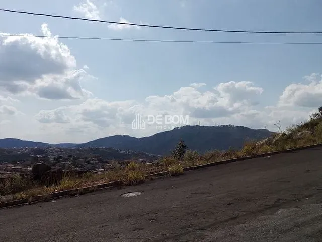 Terreno com 250m², à venda, no bairro Jardim Bandeirantes em Poços de Caldas