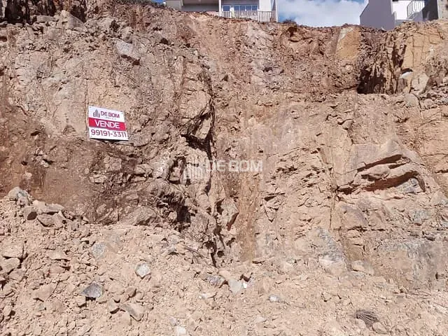 Terreno com 250m², à venda, no bairro Jardim Bandeirantes em Poços de Caldas