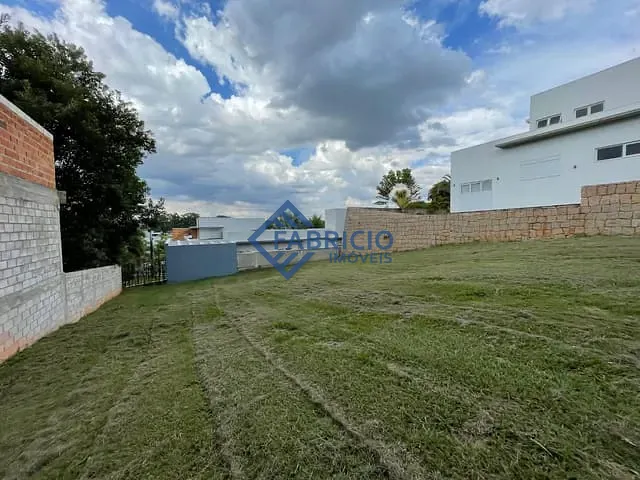 Terreno com 810m², à venda, no bairro Condomínio Residencial Terras de Santa Tereza em Vinhedo