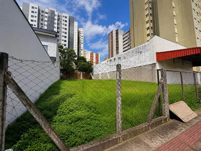 Terreno com 423m², à venda, no bairro Centro em Londrina