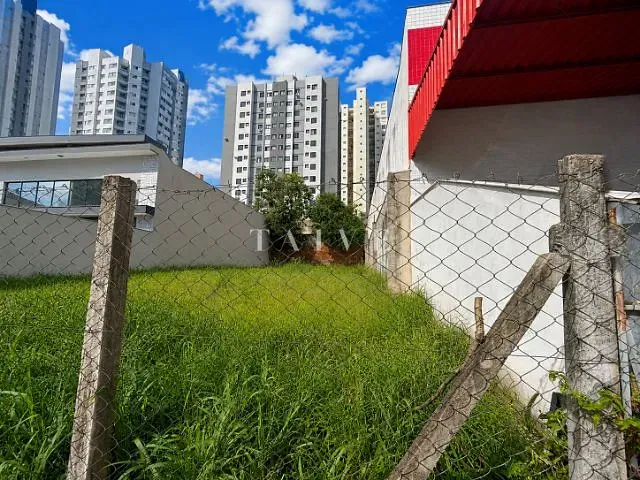 Terreno com 423m², à venda, no bairro Centro em Londrina