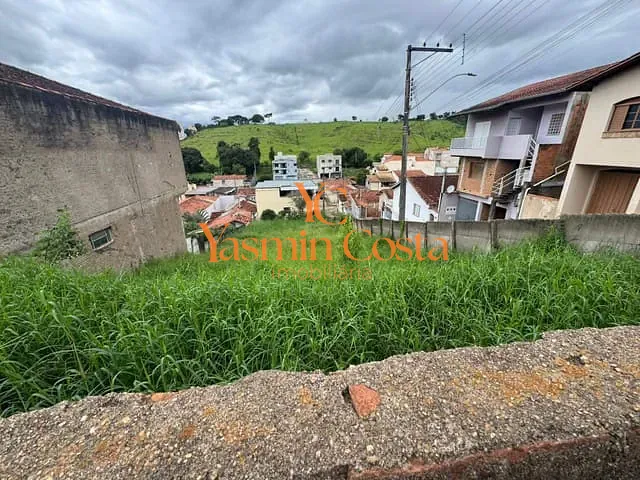 Terreno com 283m², à venda, no bairro Centro em Cambuí