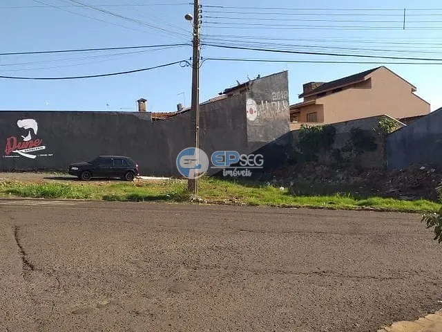 Terreno com 305m², à venda, no bairro Conjunto Habitacional Maria Cecília Serrano de Oliveira em Londrina