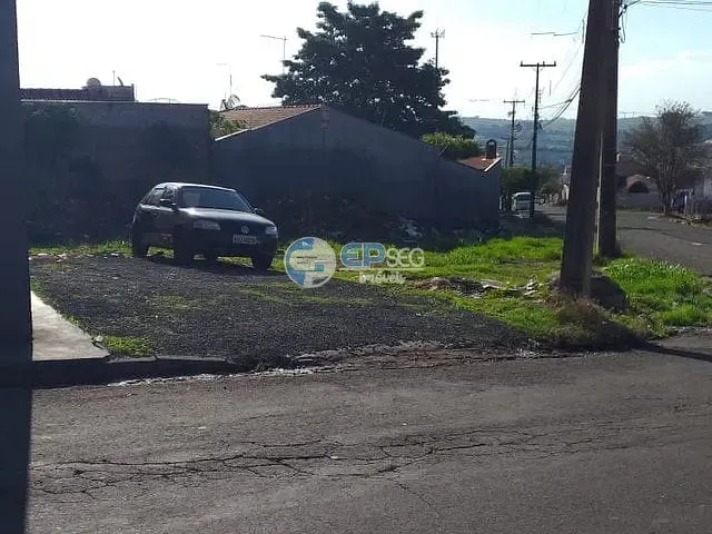 Terreno com 305m², à venda, no bairro Conjunto Habitacional Maria Cecília Serrano de Oliveira em Londrina