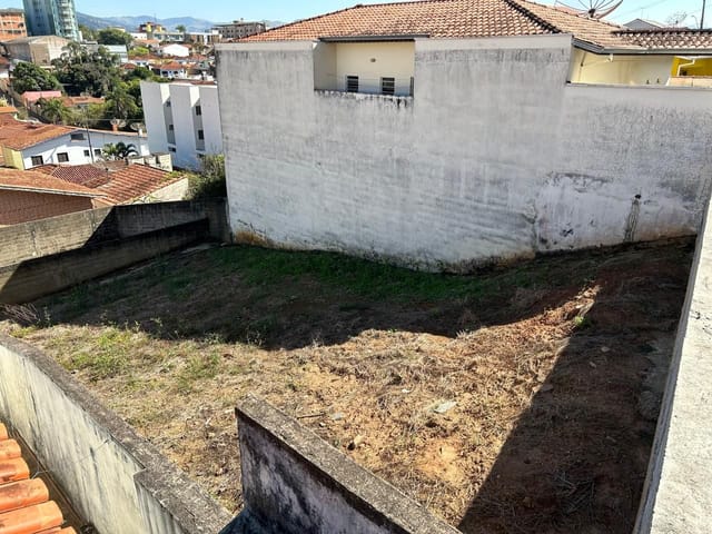Terreno com 226m², à venda, no bairro Vila Ramos em Cambuí