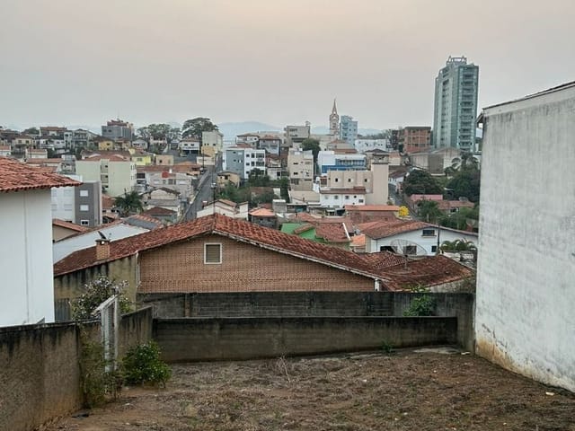 Terreno com 226m², à venda, no bairro Vila Ramos em Cambuí