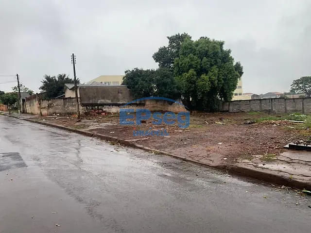 Terreno com 854m², à venda, no bairro Vila Santa Terezinha em Londrina