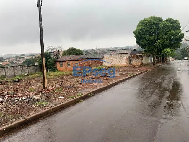 Terreno com 854m², à venda, no bairro Vila Santa Terezinha em Londrina