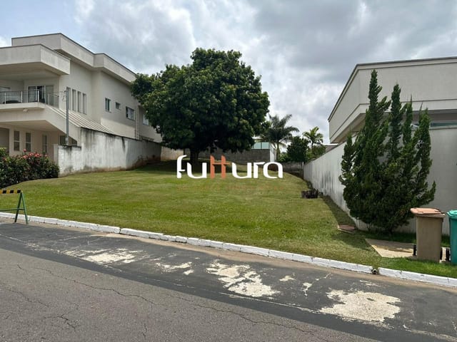 Terreno com 557m², à venda, no bairro Condomínio do Lago 2ª Etapa em Goiânia