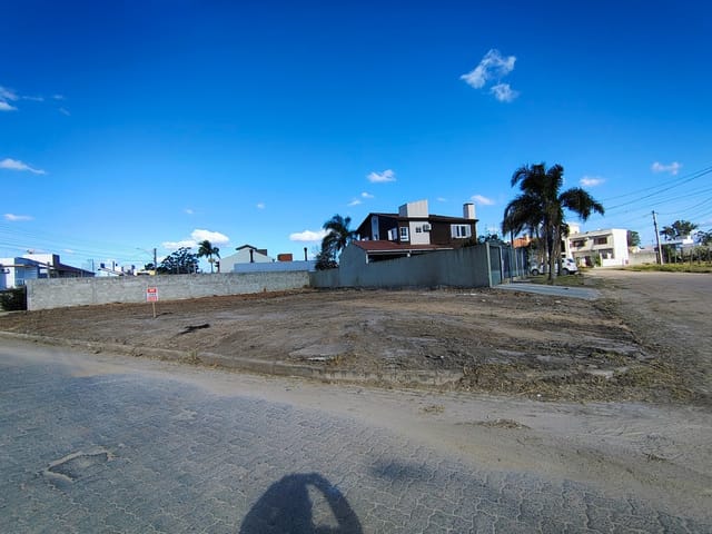 Terreno com 669m², à venda, no bairro Três Vendas em Pelotas