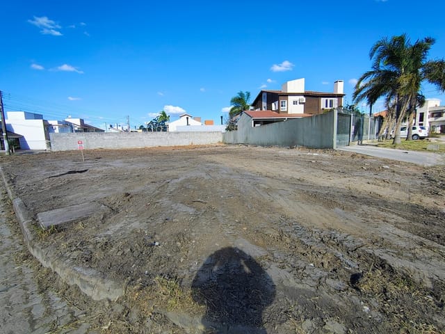 Terreno com 669m², à venda, no bairro Três Vendas em Pelotas
