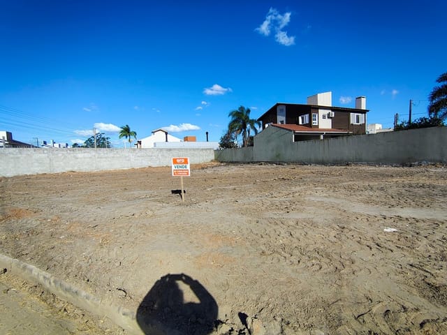 Terreno com 669m², à venda, no bairro Três Vendas em Pelotas