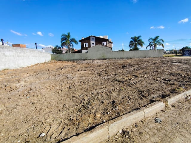Terreno com 669m², à venda, no bairro Três Vendas em Pelotas