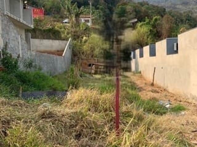 Terreno com 365m², à venda, no bairro Vila Garden em Extrema