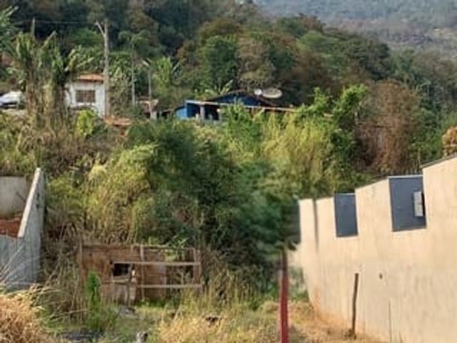 Terreno com 365m², à venda, no bairro Vila Garden em Extrema