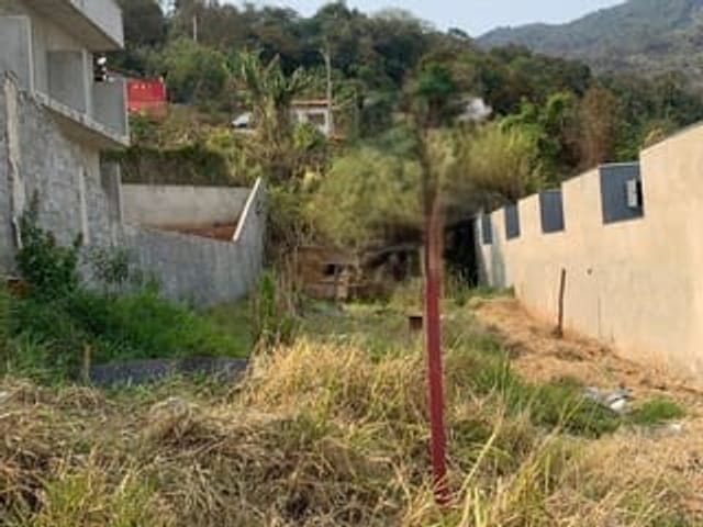 Terreno com 365m², à venda, no bairro Vila Garden em Extrema