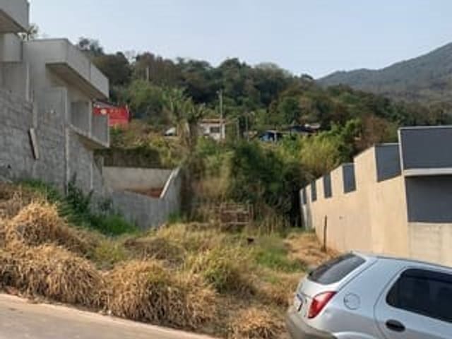 Terreno com 365m², à venda, no bairro Vila Garden em Extrema
