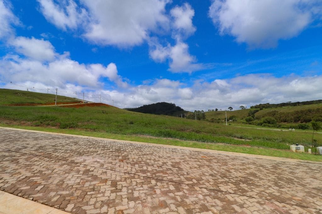 Terreno à Venda em Parque Jardim da Serra