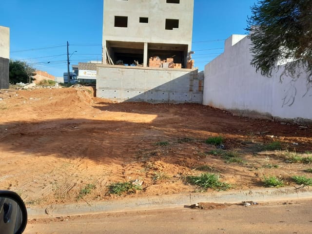 Foto do Terreno - Excelente terreno localizado no bairro Parque Real, Pouso Alegre/MG. Terreno plano com 200 m². | Atuare Imóveis