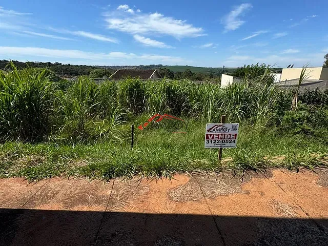 Terreno com 220m², à venda, no bairro JARDIM SANTIAGO em Apucarana