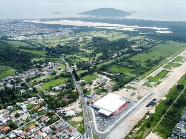 Terreno com 361m², à venda, no bairro São João do Rio Vermelho em Florianópolis