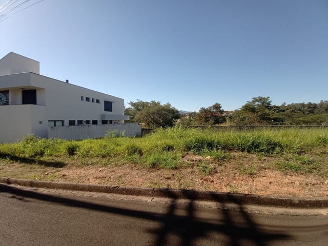 Terreno com 526m², à venda, no bairro Jardim Recanto do Bosque em São João da Boa Vista