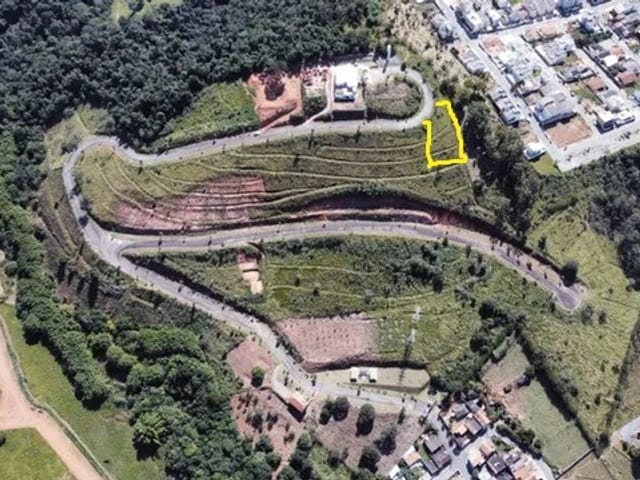 Terreno com 1900m², à venda, no bairro Village Ângelo Guersoni em Pouso Alegre