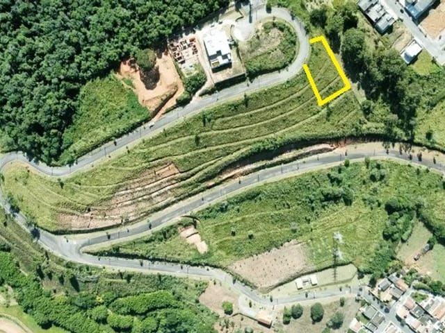 Terreno com 1900m², à venda, no bairro Village Ângelo Guersoni em Pouso Alegre