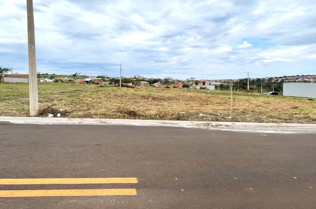Terreno residencial para venda em Bella Cravinhos II, 200m²