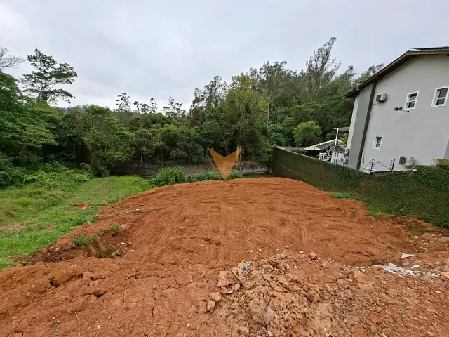 Terreno com 662m², à venda, no bairro Granja Viana em Embu das Artes