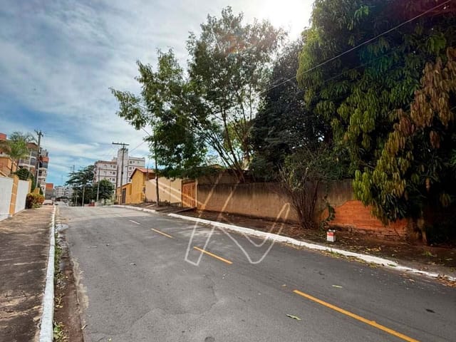 Terreno com 375m², à venda, no bairro Esplanada do Rio Quente em Rio Quente