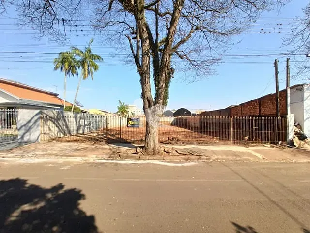 Terreno com 639m², à venda, no bairro Centro em Rolândia