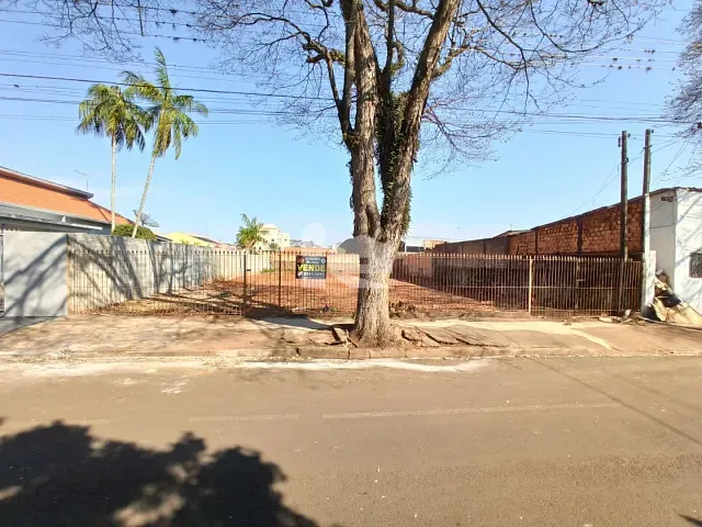 Terreno com 639m², à venda, no bairro Centro em Rolândia