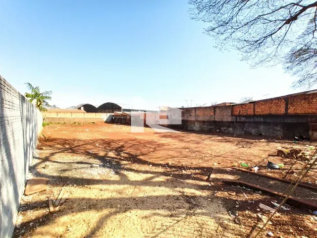 Terreno com 639m², à venda, no bairro Centro em Rolândia