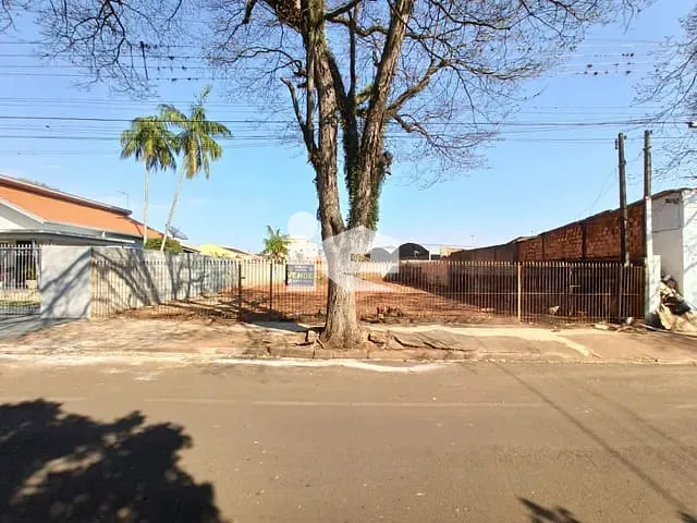 Terreno com 639m², à venda, no bairro Centro em Rolândia