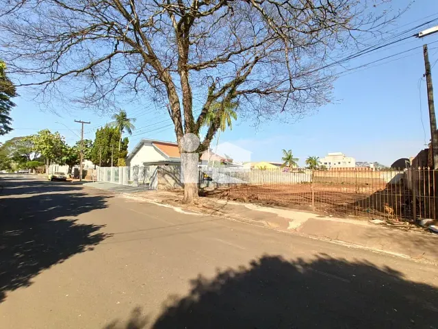 Terreno com 639m², à venda, no bairro Centro em Rolândia