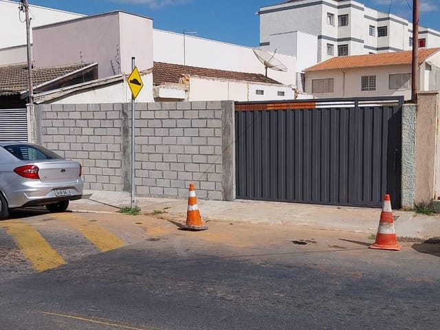 Terreno com 378m², à venda, no bairro CHÁCARA PRIMAVERA I em Pouso Alegre