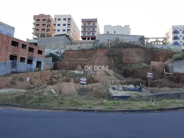 Terreno com 767m², à venda, no bairro Jardim Vitória em Poços de Caldas