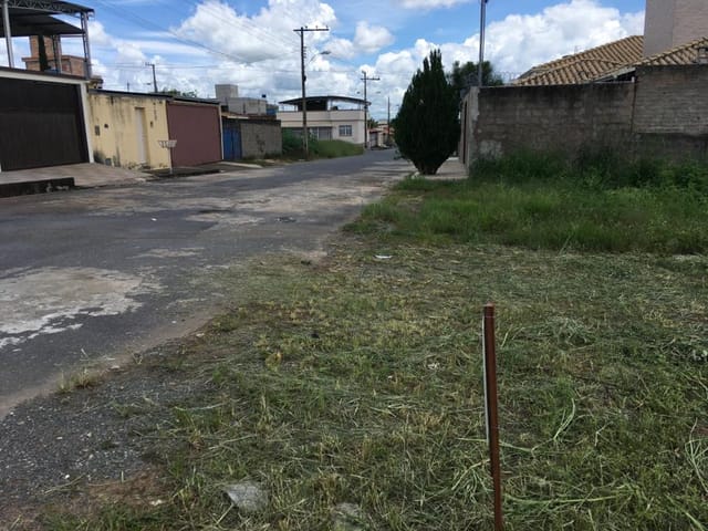 Terreno com 309m², à venda, no bairro Sol Nascente em Arcos