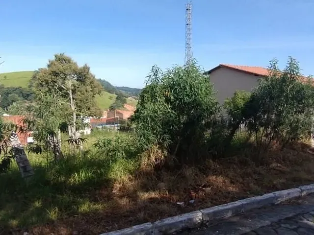 Terreno com 250m², à venda, no bairro Santa Bárbara em Piranguinho