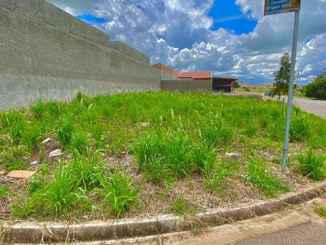 Terreno com 300m², à venda, no bairro Jardim dos Jacandás  em São João da Boa Vista