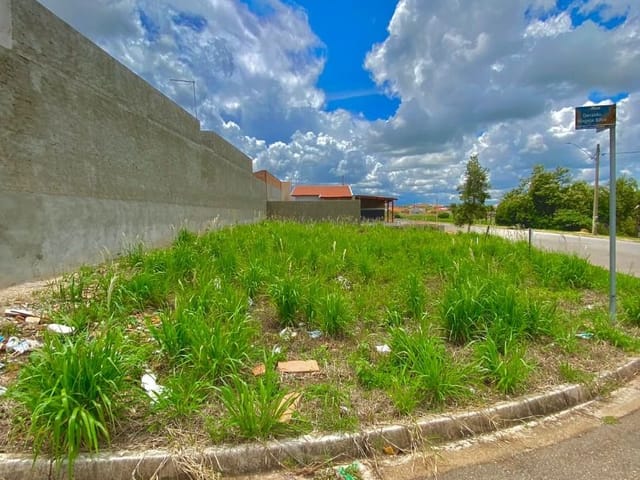 Terreno com 300m², à venda, no bairro Jardim dos Jacandás  em São João da Boa Vista