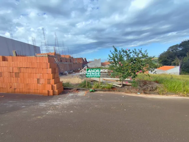 Terreno com 300m², à venda, no bairro Loteamento Residencial Veneza em Apucarana