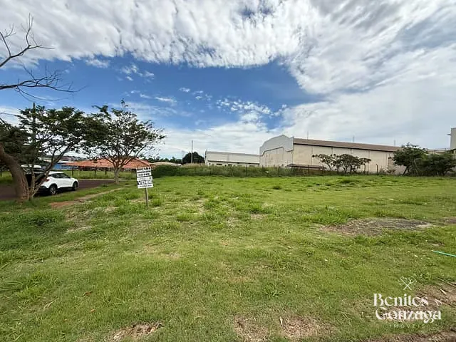 Terreno com 475m², à venda, no bairro Jardim Espanha em Maringá