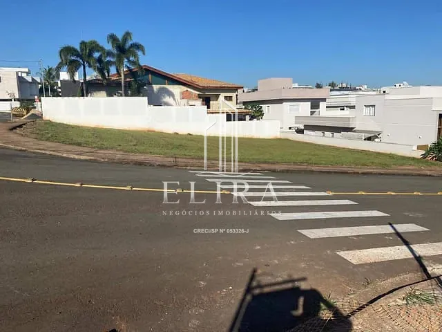 Terreno com 706m², à venda, no bairro Chácara Letônia em Americana