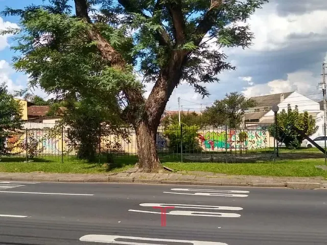 Terreno com 1016m², à venda, no bairro Água Verde em Curitiba