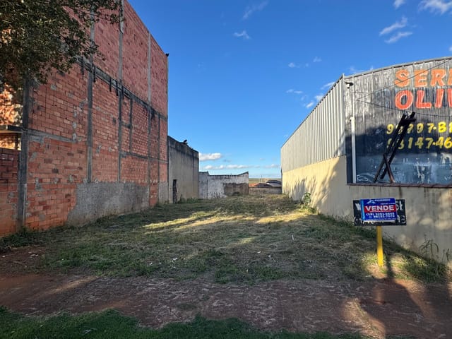 Terreno com 250m², à venda, no bairro Residencial Santo Antonio em Quadra