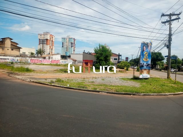 Terreno com 2598m², à venda, no bairro Cidade Jardim em Goiânia